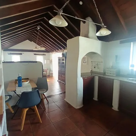 Tatil Evi Casa Malumi - Historisches Stadthaus In Haría